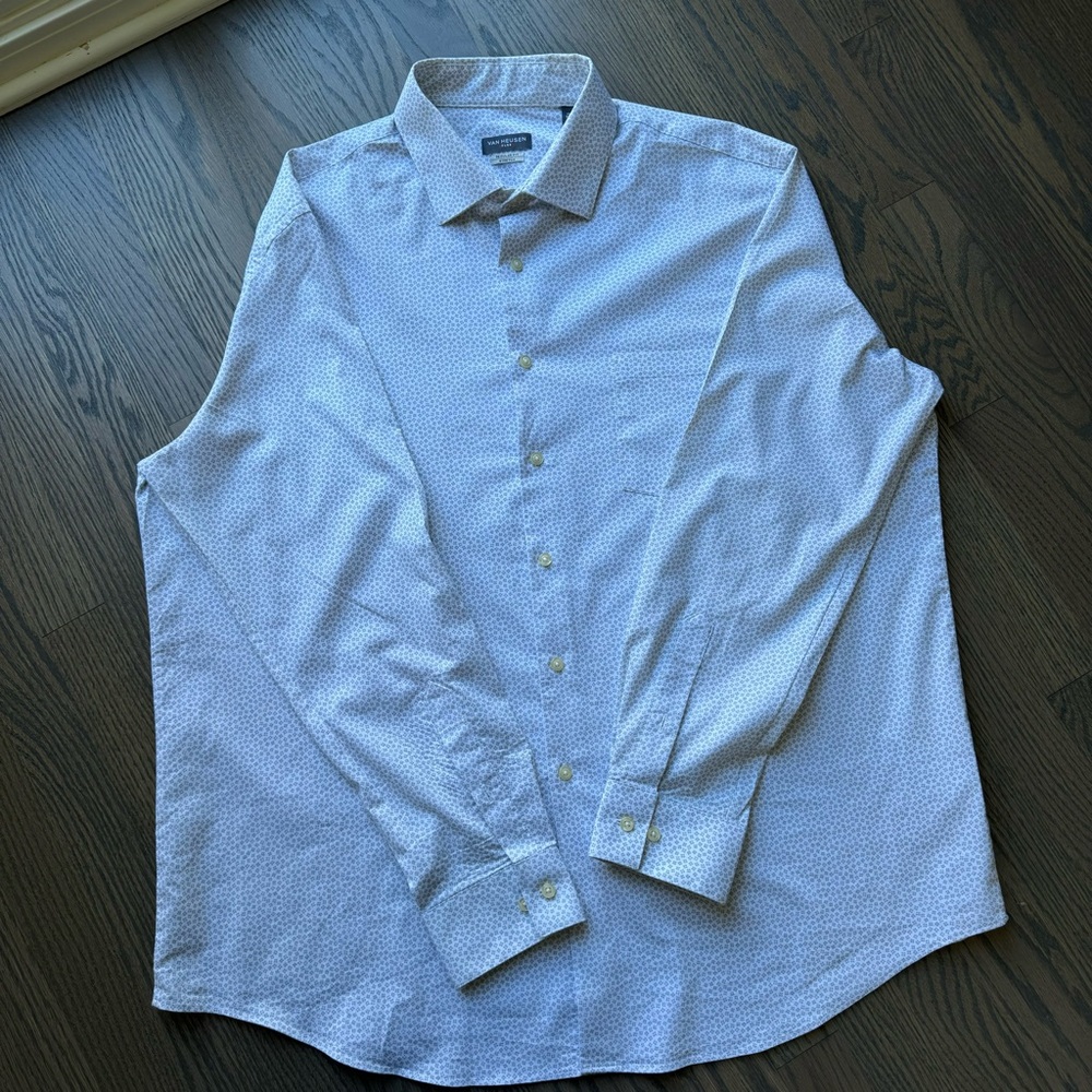 Preowned - Van Heusen Flex Regular Fit Dress Shirt. Size XL 17 1/2 34/35